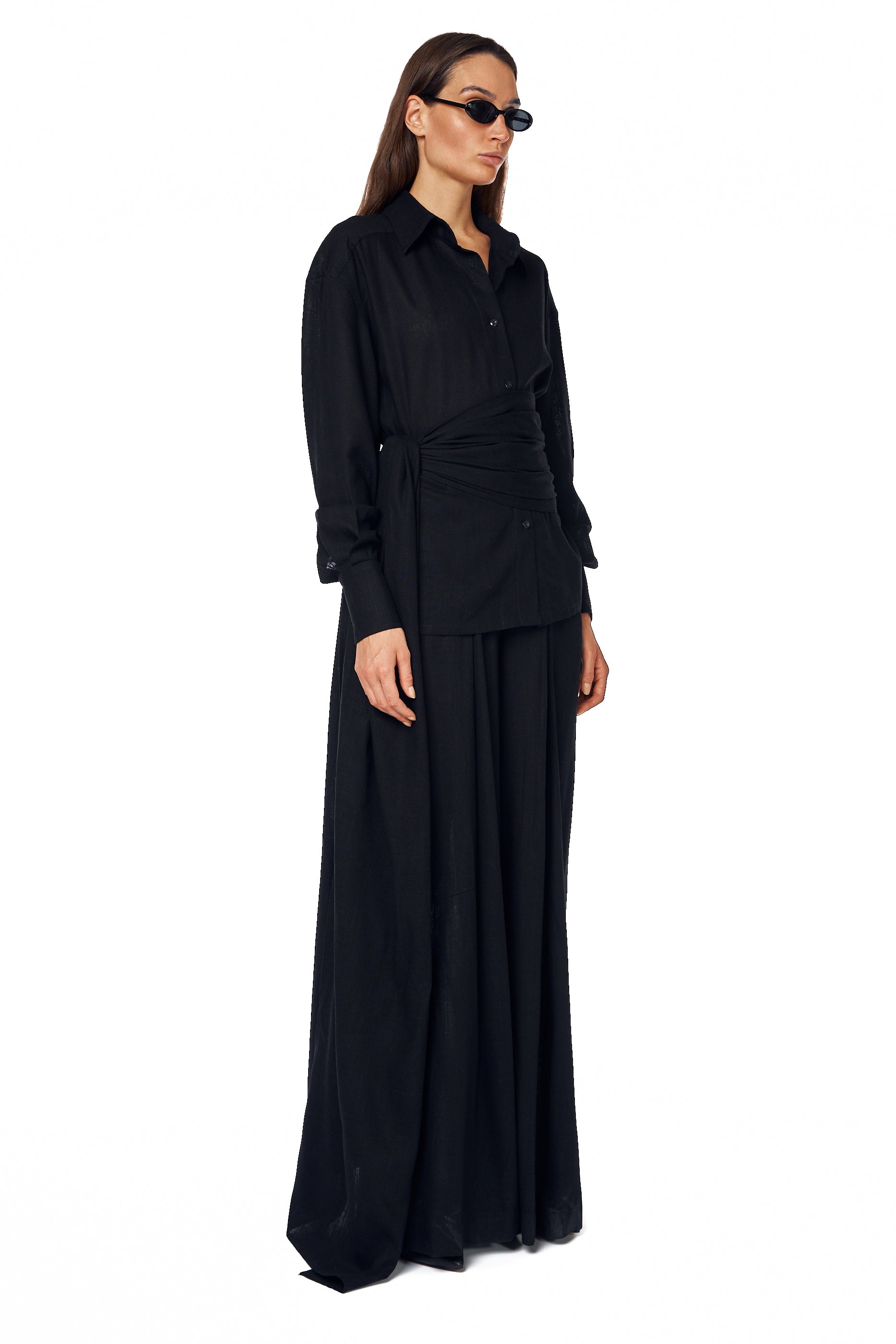 Black trousers with pleats and clean lines — Lama Jouni