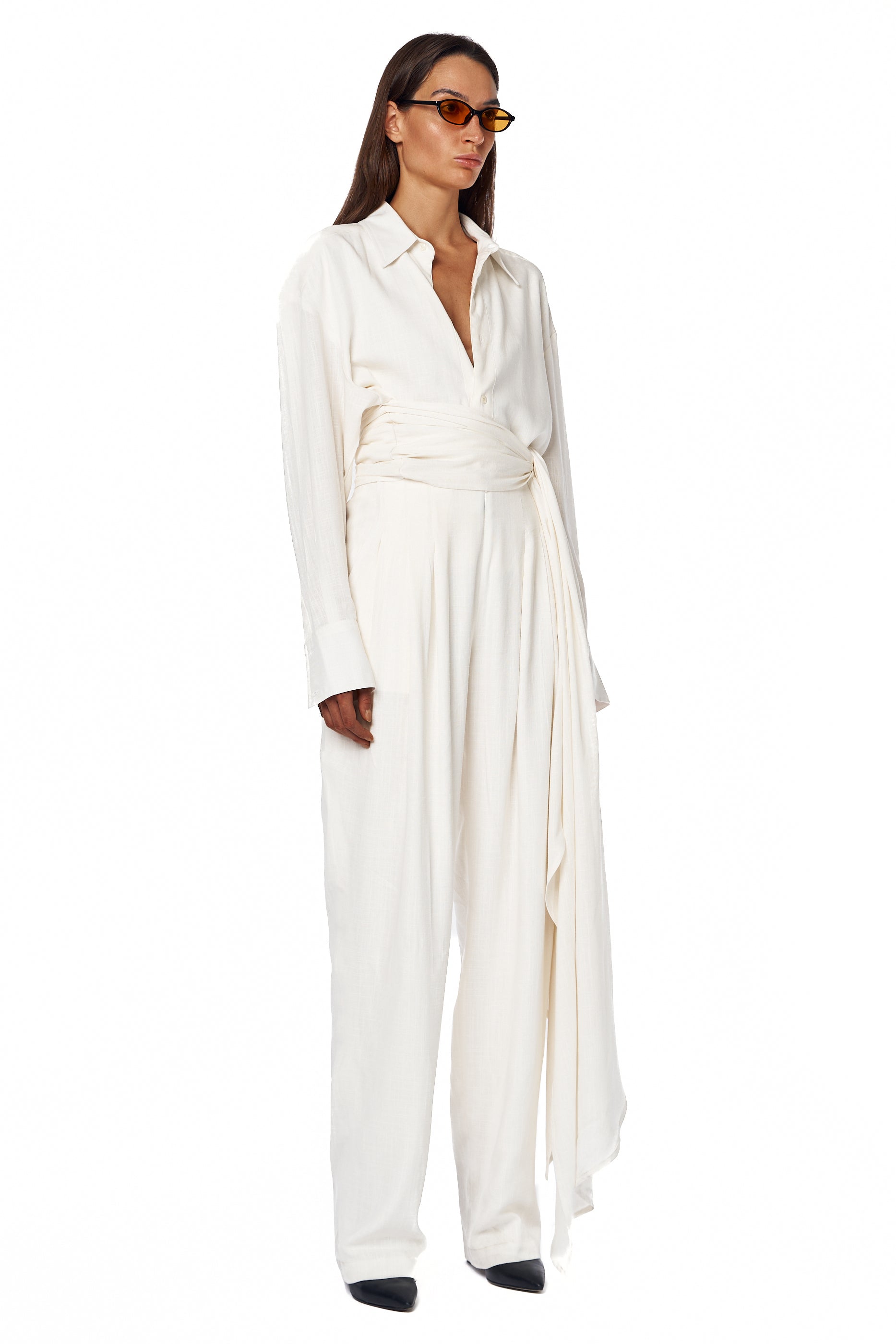 White linen trousers with pleats — Lama Jouni