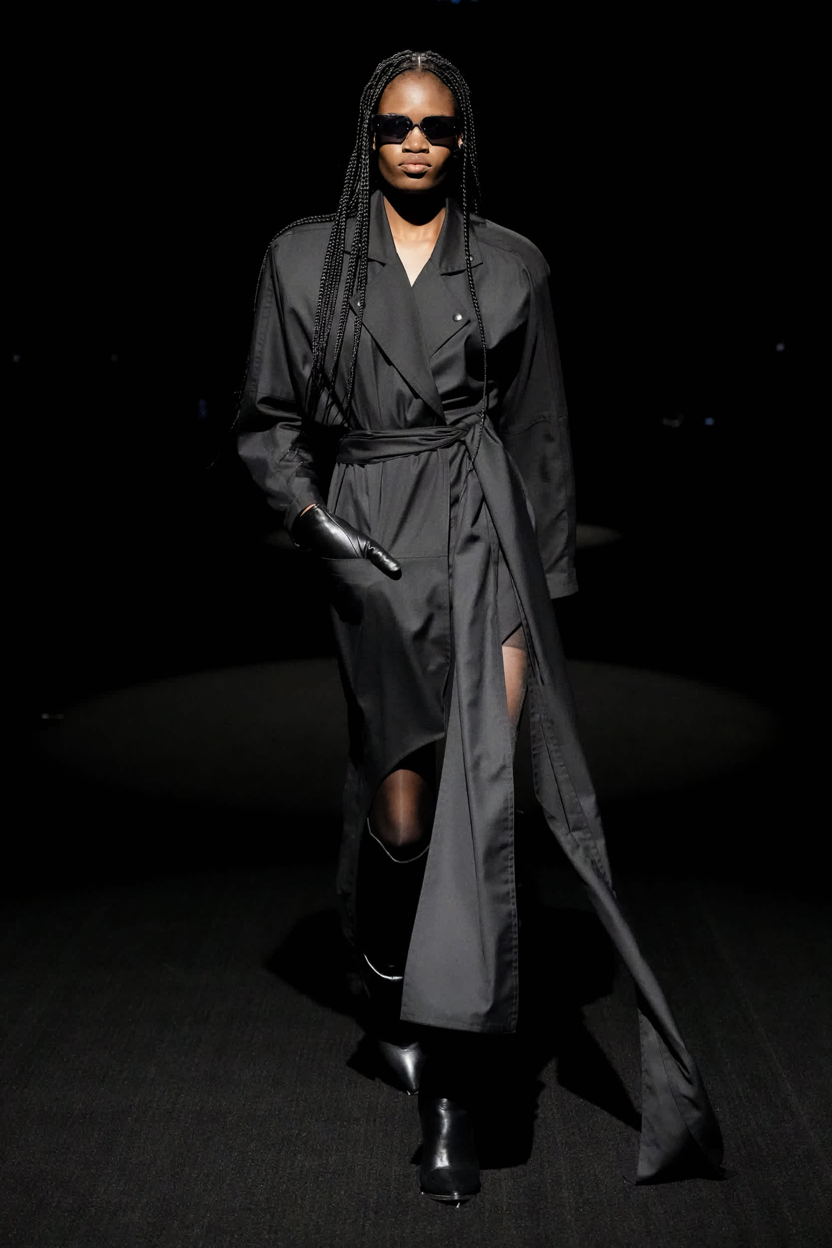 SLANTED TRENCH WITH BELT IN BLACK